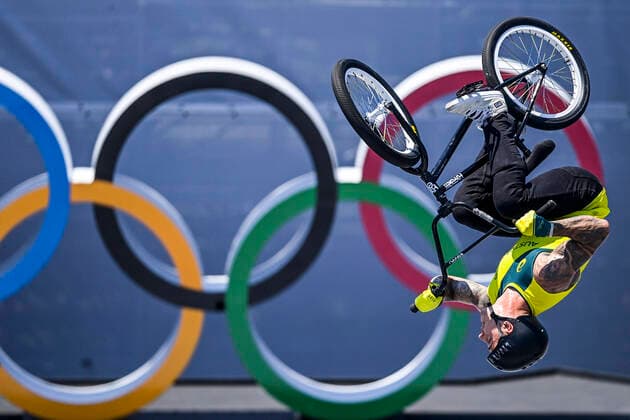 Bilder des Jahres 2021, Sport 08. August Tokio 2020 im Jahr 2021, Rückblick: Olympische Highlights Sport Themen der Woche KW30 Sport Bilder des Tages Logan Martin (Aus) BMX FREESTYLE : Finale - Jeux Olympiques - Tokyo 2020 - 01 08 2021 JBAutissier Panoramic 