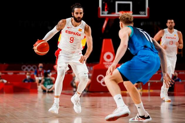Spain s Ricky Rubio (L) in action against Slovenia s Jaka Blazic (R) during their match for Group C of men s basketball between Spain and Slovenia for the 2020 Olympic Games, Olympische Spiele, Olympia, OS at the Saitama Super Arena in Tokyo, Japan, 01 August 2021. 2020 Olympics Basketball: Spain - Slovenia !ACHTUNG: NUR REDAKTIONELLE NUTZUNG!  Copyright: xFernandoxBizerrax EVE5778 20210801-ac5d9d38d461923c6e05ee0be6863539b15740ea