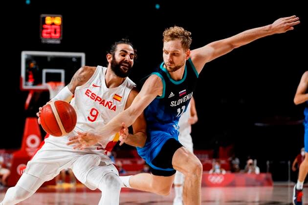 Spain s Ricky Rubio (L) in action against Slovenia s Jaka Blazic (R) during their match for Group C of men s basketball between Spain and Slovenia for the 2020 Olympic Games, Olympische Spiele, Olympia, OS at the Saitama Super Arena in Tokyo, Japan, 01 August 2021. 2020 Olympics Basketball: Spain - Slovenia !ACHTUNG: NUR REDAKTIONELLE NUTZUNG!  Copyright: xFernandoxBizerrax EVE5775 20210801-d8cc998169aec0f4329ba300aba3d9effc3bbaca