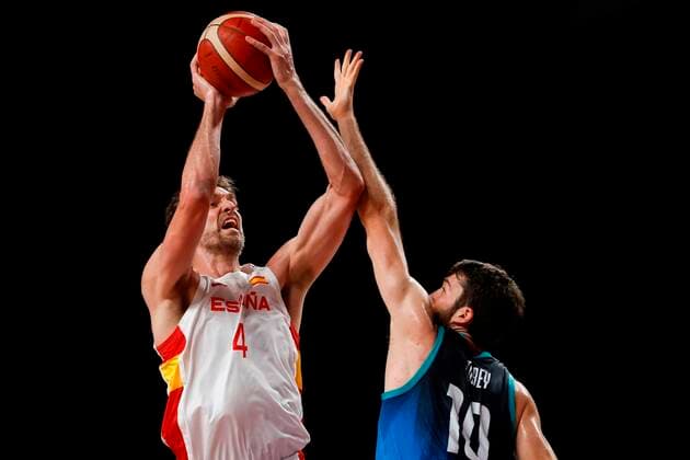 Spain s Pau Gasol (L) in action against Slovenia s Mike Tobey (R) during their match for Group C of men s basketball between Spain and Slovenia for the 2020 Olympic Games, Olympische Spiele, Olympia, OS at the Saitama Super Arena in Tokyo, Japan, 01 August 2021. 2020 Olympics Basketball: Spain - Slovenia !ACHTUNG: NUR REDAKTIONELLE NUTZUNG!  Copyright: xFernandoxBizerrax EVE5795 20210801-f60c3619553bf06d44981afb2856771b5c66c20e