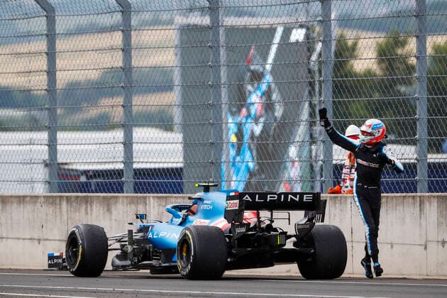 Sport Bilder des Tages OCON Esteban (fra), Alpine F1 A521, portrait celebrates his win during the Formula 1 Magyar Nagydij 2021, Hungarian Grand Prix, 11th round of the 2021 FIA Formula One World Championship, WM, Weltmeisterschaft from July 30 to August 1, 2021 on the Hungaroring, in Mogyorod, near Budapest, Hungary - FORMULE 1 : Grand Prix de Hongrie - Course - 01 08 2021 DPPI PANORAMIC _V2_3818
