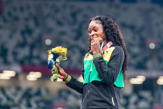 OLYMPIC GAMES, 01 08 2021 Shericka Jackson JAM presents the gold medal at the ceremony of the womenÕs 100 m at the Olympic Games in Tokyo, on Sunday, August 01, 2021 Copyright: xBEAUTIFULxSPORTS OlafxRellischx