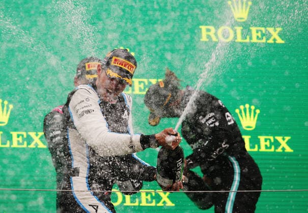 Sport Bilder des Tages F1 Grand Prix of Hungary 31 Esteban Ocon (FRA, Alpine F1 Team), 5 Sebastian Vettel (GER, Aston Martin Cognizant F1 Team), 44 Lewis Hamilton (GBR, Mercedes-AMG Petronas F1 Team), F1 Grand Prix of Hungary at Hungaroring on August 1, 2021 in Budapest, Hungary. (Photo by Florion Goga REUTERS FIA Pool via HOCH ZWEI) Budapest Hungary Poolfoto HOCH ZWEI Pool REUTERS ,EDITORIAL USE ONLY