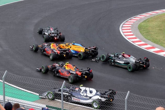 Start, 11 Sergio Perez MEX, Red Bull Racing , 77 Valtteri Bottas FIN, Mercedes AMG Petronas F1 Team , 33 Max Verstappen NED, Red Bull Racing , 4 Lando Norris GBR, McLaren F1 Team , 44 Lewis Hamilton GBR, Mercedes AMG Petronas F1 Team , F1 Grand Prix of Hungary at Hungaroring on August 1, 2021 in Budapest, Hungary Photo by HOCH ZWEI Budapest Hungary