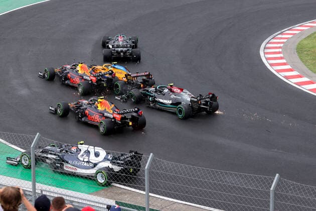 Start, 11 Sergio Perez MEX, Red Bull Racing , 77 Valtteri Bottas FIN, Mercedes AMG Petronas F1 Team , 33 Max Verstappen NED, Red Bull Racing , 4 Lando Norris GBR, McLaren F1 Team , 44 Lewis Hamilton GBR, Mercedes AMG Petronas F1 Team , F1 Grand Prix of Hungary at Hungaroring on August 1, 2021 in Budapest, Hungary Photo by HOCH ZWEI Budapest Hungary