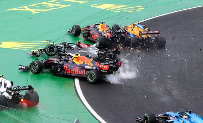 Start, 11 Sergio Perez MEX, Red Bull Racing , 77 Valtteri Bottas FIN, Mercedes AMG Petronas F1 Team , 33 Max Verstappen NED, Red Bull Racing , 4 Lando Norris GBR, McLaren F1 Team , F1 Grand Prix of Hungary at Hungaroring on August 1, 2021 in Budapest, Hungary Photo by HOCH ZWEI Budapest Hungary