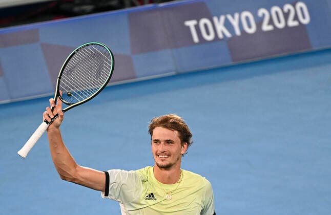 Sport Themen der Woche KW30 Sport Bilder des Tages (210801) -- TOKYO, Aug. 1, 2021 -- Alexander Zverev of Germany reacts after winning the tennis men s singles gold medal match against Karen Khachanov of ROC at the Tokyo 2020 Olympic Games, Olympische Spiele, Olympia, OS in Tokyo, Japan, Aug. 1, 2021. ) (TOKYO2020)JAPAN-TOKYO-OLY-TENNIS-MEN S SINGLES-GOLD DuxYu 
