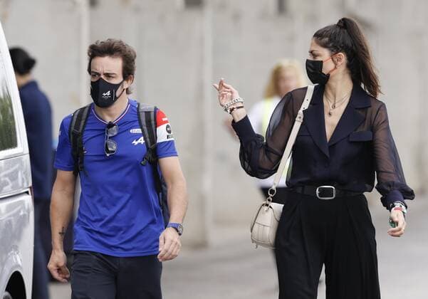 ALONSO Fernando (spa), Alpine F1 A521, portrait with his girlfriend Linda Morselli during the Formula 1 Magyar Nagydij 2021, Hungarian Grand Prix, 11th round of the 2021 FIA Formula One World Championship, WM, Weltmeisterschaft from July 30 to August 1, 2021 on the Hungaroring, in Mogyorod, near Budapest, Hungary - FORMULE 1 : Grand Prix de Hongrie - Course - 01 08 2021 DPPI PANORAMIC 00121023_F12021GP11HUN_JK150159