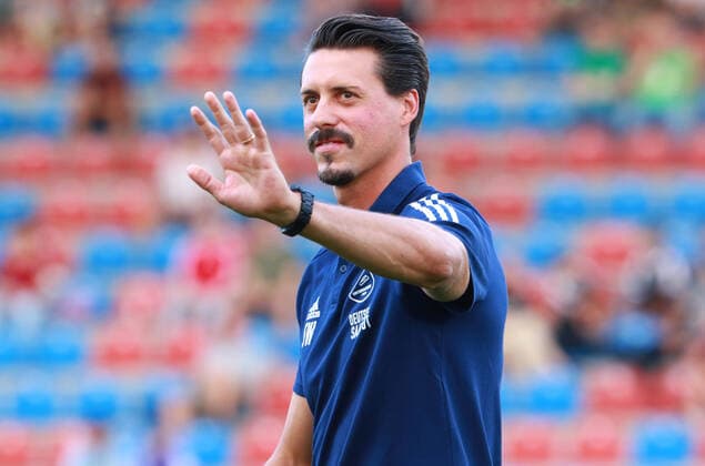Coach Sandro Wagner Unterhaching thanks fans Football, Regionalliga Bayern, SpVgg Unterhaching vs FC Augsburg II on 30 07 2021 PHOTO Mladen Lackovic LakoPress