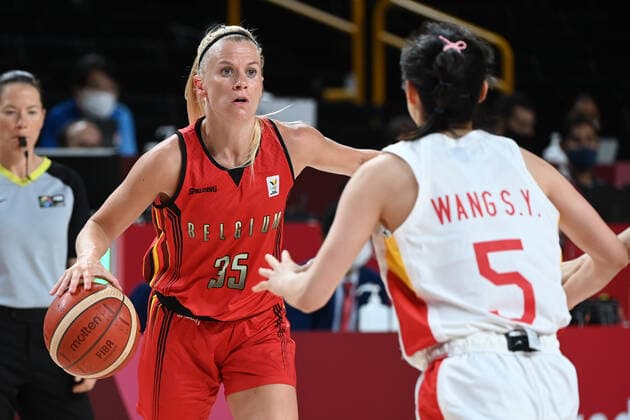 Belgian Cats Julie Vanloo and China s Siyu Wang fight for the ball during a basketball game between Belgium s Belgian Cats and China, in the women s preliminary round group C, fourth and last game, on the day 11 of the Tokyo 2020 Olympic Games, Olympische Spiele, Olympia, OS in Tokyo, Japan on Monday 02 August 2021. The postponed 2020 Summer Olympics are taking place from 23 July to 8 August 2021. DIRKxWAEM  x3053413x
