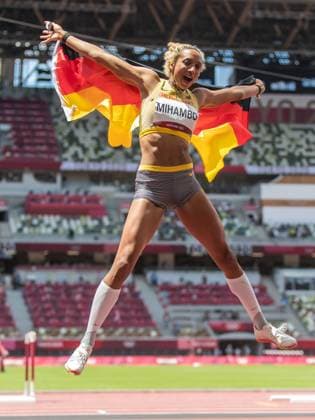 OLYMPIC GAMES, 03 08 2021 Malaika Mihambo of Germany at the flag ceremony after winning gold in the womenÕs long jump at the Olympic Games in Tokyo, on Tuesday, August 03, 2021 Copyright: xBEAUTIFULxSPORTS OlafxRellischx