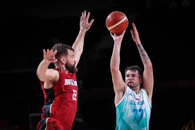 (210803) -- SAITAMA, Aug. 3, 2021 -- Luka Doncic (R) of Slovenia shoots during the men s basketball quarterfinal match between Slovenia and Germany at Tokyo 2020 Olympic Games, Olympische Spiele, Olympia, OS in Saitama, Japan, Aug. 3, 2021. ) (TOKYO2020)JAPAN-SAITAMA-OLY-BASKETBALL-MEN S QUARTERFINAL-SLO VS GER PanxYulong 