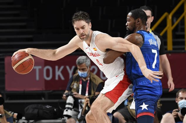 United States Kevin Durant (R) defends against Spain s Pau Gasol during Men s Basketball quarterfinal game at the Tokyo 2020 Olympics, Tuesday, August 3, 2021, in Tokyo, Japan. USA won, 95-81 to advance to the semi-finals.  OLY20210803808 MIKExTHEILER