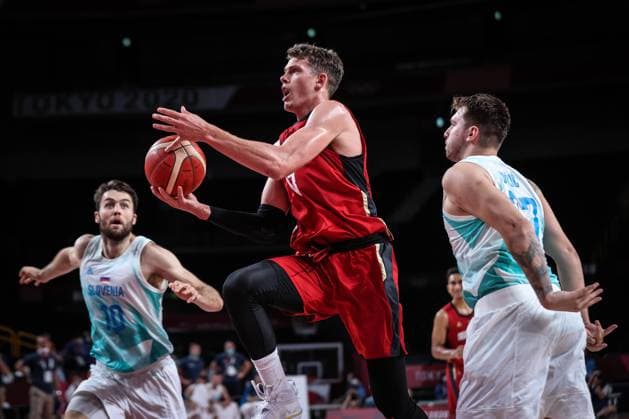 (210803) -- SAITAMA, Aug. 3, 2021 -- Moritz Wagner (C) of Germany goes up for a layup during the men s basketball quarterfinal match between Slovenia and Germany at Tokyo 2020 Olympic Games, Olympische Spiele, Olympia, OS in Saitama, Japan, Aug. 3, 2021. ) (TOKYO2020)JAPAN-SAITAMA-OLY-BASKETBALL-MEN S QUARTERFINAL-SLO VS GER PanxYulong 