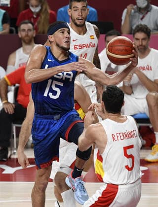 United States Devin Booker (R) goes up to the basket over Spain s Rudt Fernandez during Men s Basketball quarterfinal game at the Tokyo 2020 Olympics, Tuesday, August 3, 2021, in Tokyo, Japan. USA won 95-81 to advance to the semi-final round.  OLY20210803814 MIKExTHEILER