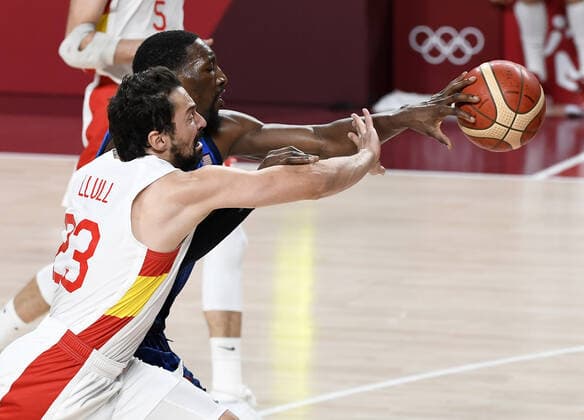 Spain s Sergio Llull (L) battles for the ball with United States Bam Adebayo during Men s Basketball quarterfinal game at the Tokyo 2020 Olympics, Tuesday, August 3, 2021, in Tokyo, Japan. USA won, 95-81 to advance to the semi-finals.  OLY20210803816 MIKExTHEILER