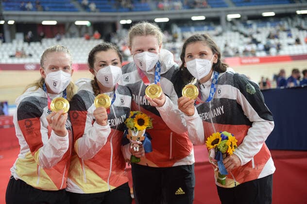 Athlete of the Year 2021 Election - Womens track cycling foursome is Team of the Year - Archive Images