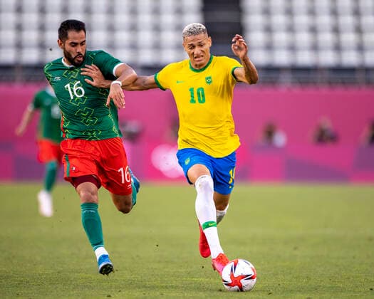Tokyo 2020 Olympiad Tokyo TÓQUIO, TO - 03.08.2021: TOKYO 2020 OLYMPIAD TOKYO - Richarlison from Brazil and Esquivel from Mexico during the soccer game, Olympic semi final, between Mexixo and Brazil in the Tokyo 2020 Olympic Games, Olympische Spiele, Olympia, OS held in 2021, the game held at Kashima Stadium, Japan. (Photo: Richard Callis Fotoarena) x2101904x  RichardxCallis