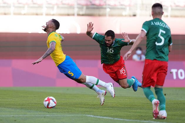 Mandatory Credit: Photo by Masatoshi Okauchi Shutterstock (12245202ab) Douglas Luiz Mexico v Brazil, international football, Men s semi-final, Tokyo Olympic Games, Olympische Spiele, Olympia, OS 2020, Sibaraki Kashima Stadium, Japan - 03 Aug 2021 Mexico v Brazil, international football, Men s semi-final, Tokyo Olympic Games 2020, Sibaraki Kashima Stadium, Japan - 03 Aug 2021  Copyright: xMasatoshixOkauchi Shutterstockx 12245202ab