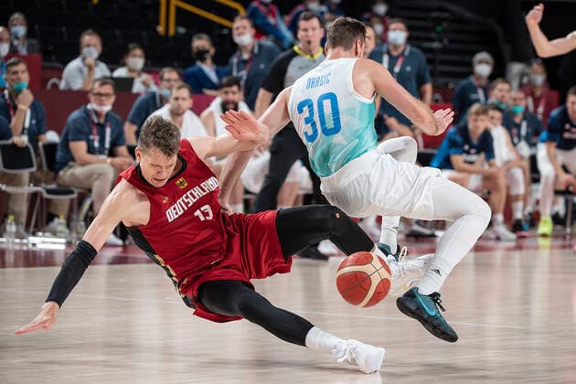 Zoran DRAGIC SLO, r falls to Moritz WAGNER GER action, game scene basketball Solwenien SLO Germany GER 94 70, on 03 08 2021 Summer Olympics 2020, from 23 07 08 2021 in Tokyo Japan