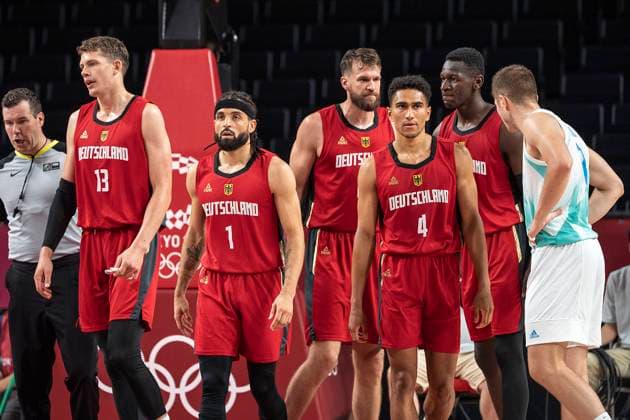 Defeated German players who suffered a significant defeat against Slovenia f l Moritz WAGNER, Joshiko SAIBOU, Johannes THIEMANN, Maodo LO, Isaac BONGA Basketball Solwenien SLO Germany GER 94 70, on 03 08 2021 Summer Olympics 2020, from 23 07 08 2021 in Tokyo Japan