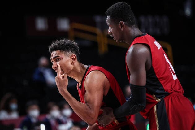 Tokio 2020 im Jahr 2021, Rückblick: Olympische Highlights Sport Bilder des Tages (210803) -- SAITAMA, Aug. 3, 2021 -- Maodo Lo (L) of Germany reacts during the men s basketball quarterfinal match between Slovenia and Germany at Tokyo 2020 Olympic Games, Olympische Spiele, Olympia, OS in Saitama, Japan, Aug. 3, 2021. ) (TOKYO2020)JAPAN-SAITAMA-OLY-BASKETBALL-MEN S QUARTERFINAL-SLO VS GER PanxYulong 