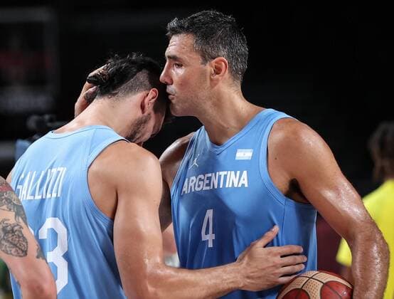 (210803) -- SAITAMA, Aug. 3, 2021 -- Luis Scola (R) of Argentina hugs his teammate after the men s basketball quarterfinal match between Australia and Argentina at Tokyo 2020 Olympic Games, Olympische Spiele, Olympia, OS in Saitama, Japan, Aug. 3, 2021. ) (TOKYO2020)XHTP-JAPAN-SAITAMA-OLY-BASKETBALL-MEN S QUARTERFINAL-AUS VS ARG PanxYulong 