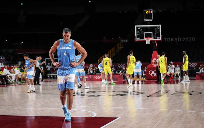 (210803) -- SAITAMA, Aug. 3, 2021 -- Luis Scola (front) of Argentina looks on during the men s basketball quarterfinal match between Australia and Argentina at Tokyo 2020 Olympic Games, Olympische Spiele, Olympia, OS in Saitama, Japan, Aug. 3, 2021. ) (TOKYO2020)XHTP-JAPAN-SAITAMA-OLY-BASKETBALL-MEN S QUARTERFINAL-AUS VS ARG PanxYulong 