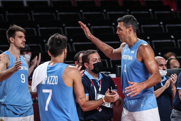 (210803) -- SAITAMA, Aug. 3, 2021 -- Luis Scola of Argentina greets his teammates after being substituted during the men s basketball quarterfinal match between Australia and Argentina at Tokyo 2020 Olympic Games, Olympische Spiele, Olympia, OS in Saitama, Japan, Aug. 3, 2021. ) (TOKYO2020)JAPAN-SAITAMA-OLY-BASKETBALL-MEN S QUARTERFINAL-AUS VS ARG PanxYulong 