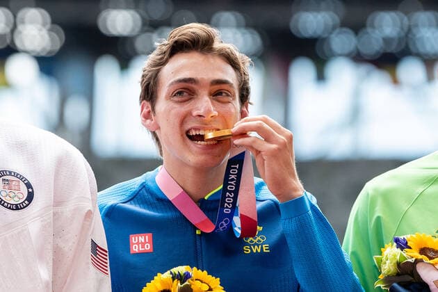 210804 Armand Duplantis of Sweden at the medal ceremony after men s pole vault final during day 12 of the Tokyo 2020 Olympic Games on August 4, 2021 in Tokyo Photo Vegard Wivestad Grott BILDBYRAN kod VG VG0149 bbeng athletics athletics athletics olympic games olympics os ol olympiska spel olympic games tokyo2020 tokyo 2020 tokyo os tokyo ol sweden sweden OS gold Olympic gold,  Copyright: VEGARDxWIVESTADxGRoTT BB210804VG042