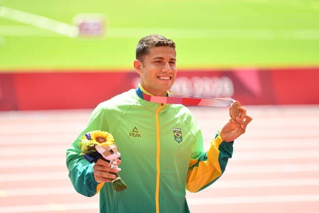 Thiago Braz (BRA), AUGUST 4, 2021 - Athletics : Bronze medalist Thiago Braz of Brazil poses during the Men s Pole Vault Medal Ceremony during the Tokyo 2020 Olympic Games, Olympische Spiele, Olympia, OS at the National Stadium in Tokyo, Japan. Noxthirdxpartyxsales  (166357457)