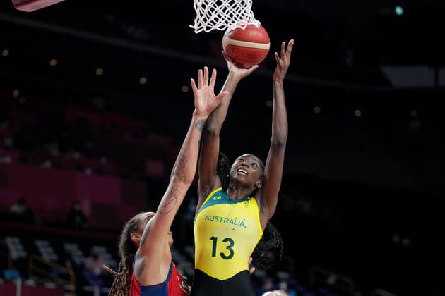 OLY21 BASKETBALL WOMENS AUST USA, Ezi Magbegor of Australia takes a shot during the Women s Quarterfinal Basketball match between Australia and the USA at the Saitama Super Arena during the Tokyo Olympic Games, Olympische Spiele, Olympia, OS in Tokyo, Japan Wednesday, August 4, 2021. ( NO ARCHIVING, EDITORIAL USE ONLY, NO USE IN BOOKS WITHOUT CONSENT TOKYO JAPAN  Copyright: xJOExGIDDENSx 20210804001563948927