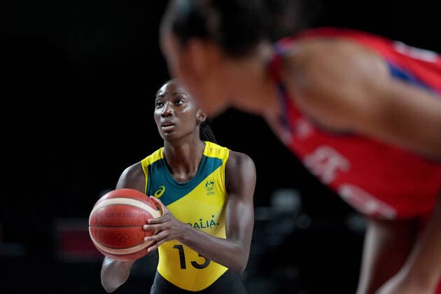 OLY21 BASKETBALL WOMENS AUST USA, Ezi Magbegor of Australia takes a free throw shot during the Women s Quarterfinal Basketball match between Australia and the USA at the Saitama Super Arena during the Tokyo Olympic Games, Olympische Spiele, Olympia, OS in Tokyo, Japan Wednesday, August 4, 2021. ( NO ARCHIVING, EDITORIAL USE ONLY, NO USE IN BOOKS WITHOUT CONSENT TOKYO JAPAN  Copyright: xJOExGIDDENSx 20210804001563949037