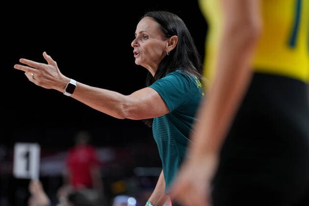 OLY21 BASKETBALL WOMENS AUST USA, Opals coach Sandy Brondello gestures during the Women s Quarterfinal Basketball match between Australia and the USA at the Saitama Super Arena during the Tokyo Olympic Games, Olympische Spiele, Olympia, OS in Tokyo, Japan Wednesday, August 4, 2021. ( NO ARCHIVING, EDITORIAL USE ONLY, NO USE IN BOOKS WITHOUT CONSENT TOKYO JAPAN  Copyright: xJOExGIDDENSx 20210804001563950017