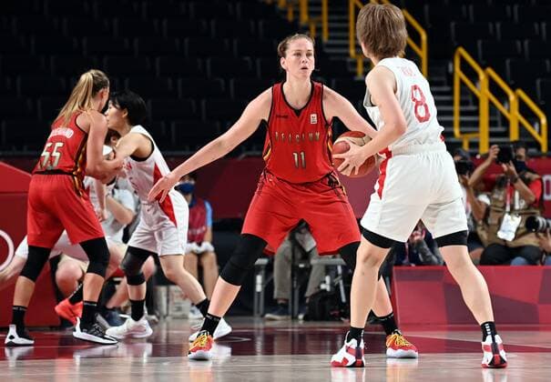 Belgian Emma Meeseman and Japan s Maki Takada pictured in action during a basketball game between Belgium s Belgian Cats and Japan, in the women s quarter finals, on day 13 of the Tokyo 2020 Olympic Games, Olympische Spiele, Olympia, OS in Tokyo, Japan on Wednesday 04 August 2021. The postponed 2020 Summer Olympics are taking place from 23 July to 8 August 2021. ROBxWALBERS  x3055217x