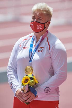 2021.08.04 Igrzyska Olimpijskie Tokio 2020 Lekkoatletyka, Rzut Mlotem Kobiet, Ceremonia Medalowa N z POL Anita Wlodarczyk Foto Rafal Oleksiewicz PressFocus 2021.08.04 Tokyo 2020 Olympic Games, Olympische Spiele, Olympia, OS Athletics, Women s Hammer Throw Medal Ceremony POL Anita Wlodarczyk Credit Rafal Oleksiewicz PressFocus NEWSPIX.PL --- Newspix.pl  20210804PFRO5011