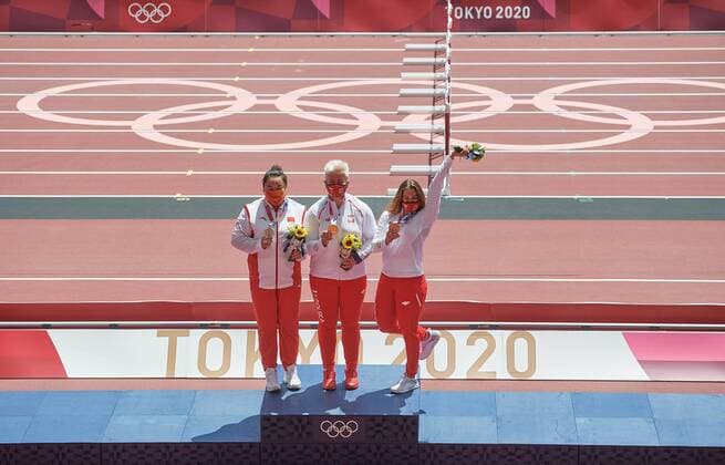 2021.08.04 Igrzyska Olimpijskie Tokio 2020 Lekkoatletyka, Rzut Mlotem Kobiet, Ceremonia Medalowa N z CHN Zheng Wang, POL Anita Wlodarczyk, POL Malwina Kopron Foto Rafal Oleksiewicz PressFocus 2021.08.04 Tokyo 2020 Olympic Games, Olympische Spiele, Olympia, OS Athletics, Women s Hammer Throw Medal Ceremony CHN Zheng Wang, POL Anita Wlodarczyk, POL Malwina Kopron Credit Rafal Oleksiewicz PressFocus NEWSPIX.PL --- Newspix.pl  20210804PFRO5017