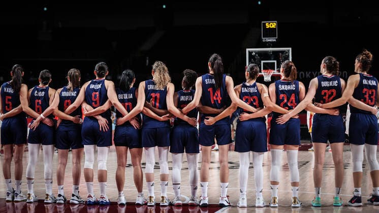 (210804) -- SAITAMA, Aug. 4, 2021 -- Players of Serbia line up before the women s basketball quarterfinal match between China and Serbia at the Tokyo 2020 Olympic Games, Olympische Spiele, Olympia, OS in Saitama, Japan, Aug. 4, 2021. ) (TOKYO2020)JAPAN-SAITAMA-OLY-BASKETBALL-WOMEN S QUARTERFINAL-CHN VS SRB PanxYulong 