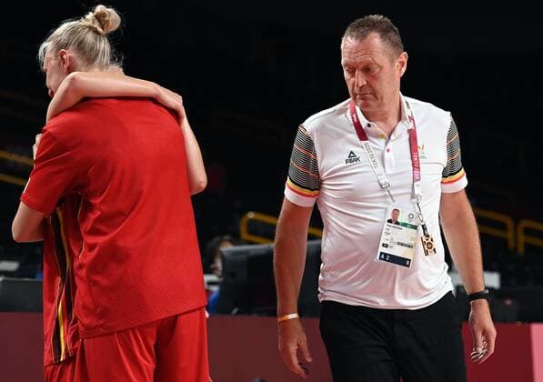 Belgian Cats head coach Philip Mestdagh looks dejected after a basketball game between Belgium s Belgian Cats and Japan, in the women s quarter finals, on day 13 of the Tokyo 2020 Olympic Games, Olympische Spiele, Olympia, OS in Tokyo, Japan on Wednesday 04 August 2021. The postponed 2020 Summer Olympics are taking place from 23 July to 8 August 2021. ROBxWALBERS  x3055384x