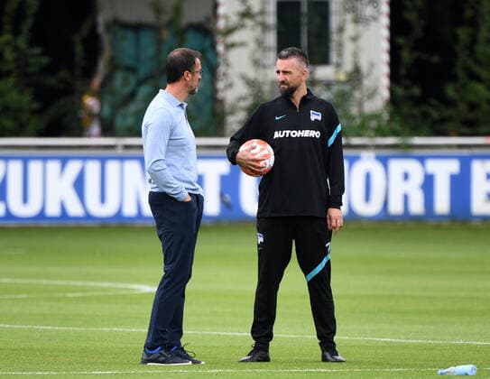 Football, men, 2021 2022 season, 1 Bundesliga, Hertha BSC, training, v l managing director sports Fredi Bobic Hertha BSC , offensive coach Vedad Ibisevic Hertha BSC , 04 08 2021, Copyright: xSebastianxRäppold MatthiasxKochx