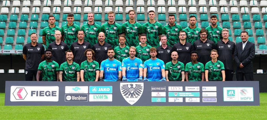 Football Regionalliga West Official photo session Preußen Münster on 03 08 2021 at the Preußenstadion in Münster Back row f l n r Marcel Hoffmeier, Nicolai Remberg, Simon Scherder, Gerrit Wegkamp, Jannik Borgmann, Jan Dahlke, Dennis Daube, Alexander Langlitz, Deniz Bindemann Middle row f l n r Sascha Hildmann Coach , Louis Cordes Co Trainer , Carsten Nulle Goalkeeper Coach , Tim Geidies Athletic Trainer , Julian Schauerte, Dominik Klann, Matthias Sieme Physiotherapist , Lukas Brüggemann Physiotherapist , Helge Dahms Zeugwart , Tim Hartwig Team Doctor , Harald Menzel Team Manager Front row f l n r Manfred Kwadwo, Joshua Holtby, Jules Schwadorf, Marko Dedovic, Maximilian Schulze Niehues, Steffen Westphal, Marvin Thiel, Henok Teklab, Thorben Deters xRx
