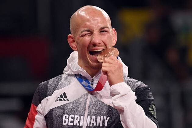 Bilder des Jahres 2021, Sport 08. August Frank STAEBLER (GER) mit Bronzemedaille, Platz 3,Medaille, Siegerehrung Ringen,MGR 67kg Maenner,Wrestling Men am 04.08.2021, Makuhari Messe Hall A. Olympische Sommerspiele 2020, vom 23.07. - 08.08.2021 in Tokio Japan. *** Frank STAEBLER GER with bronze medal, place 3,medal, award ceremony Wrestling,MGR 67kg Men,Wrestling Men on 04 08 2021, Makuhari Exhibition Hall A Summer Olympics 2020, from 23 07 08 2021 in Tokyo Japan