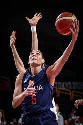 (210804) -- SAITAMA, Aug. 4, 2021 -- Sonja Vasic of Serbia goes for a layup during the women s basketball quarterfinal match between China and Serbia at the Tokyo 2020 Olympic Games, Olympische Spiele, Olympia, OS in Saitama, Japan, Aug. 4, 2021. ) (TOKYO2020)JAPAN-SAITAMA-OLY-BASKETBALL-WOMEN S QUARTERFINAL-CHN VS SRB PanxYulong 