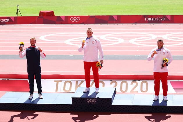 (L-R) Eivind Henriksen (NOR), Wojciech Nowicki, Pawel Fajdek (POL), AUGUST 5, 2021 - Athletics : Gold medalist Wojciech Nowicki of Poland poses with silver medalist Eivind Henriksen of Norway and bronze medalist Pawel Fajdek of Poland during the Men s Hammer Throw Medal Ceremony during the Tokyo 2020 Olympic Games, Olympische Spiele, Olympia, OS at the National Stadium in Tokyo, Japan. Noxthirdxpartyxsales  (166462840)