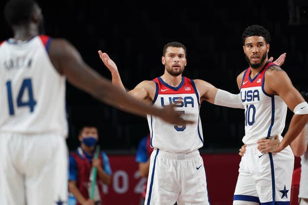 OLY21 MENS BASKETBALL AUST USA, Zach Lavine of the USA (centre) gestures during the Men s Semifinal Basketball match between the USA and Australia at the Saitama Super Arena during the Tokyo Olympic Games, Olympische Spiele, Olympia, OS in Tokyo, Japan Thursday, August 5, 2021. ( NO ARCHIVING, EDITORIAL USE ONLY, NO USE IN BOOKS WITHOUT CONSENT TOKYO JAPAN  Copyright: xJOExGIDDENSx 20210805001564346977