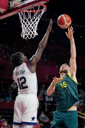 OLY21 MENS BASKETBALL AUST USA, Nic Kay of Australia shoots for the basket as Devin Booker of the USA guards during the Men s Semifinal Basketball match between the USA and Australia at the Saitama Super Arena during the Tokyo Olympic Games, Olympische Spiele, Olympia, OS in Tokyo, Japan Thursday, August 5, 2021. ( NO ARCHIVING, EDITORIAL USE ONLY, NO USE IN BOOKS WITHOUT CONSENT TOKYO JAPAN  Copyright: xJOExGIDDENSx 20210805001564359204