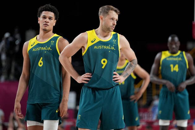 OLY21 MENS BASKETBALL AUST USA, Josh Green (left) and Nathan Sobey of Australia react during the Men s Semifinal Basketball match between the USA and Australia at the Saitama Super Arena during the Tokyo Olympic Games, Olympische Spiele, Olympia, OS in Tokyo, Japan Thursday, August 5, 2021. ( NO ARCHIVING, EDITORIAL USE ONLY, NO USE IN BOOKS WITHOUT CONSENT TOKYO JAPAN  Copyright: xJOExGIDDENSx 20210805001564365054