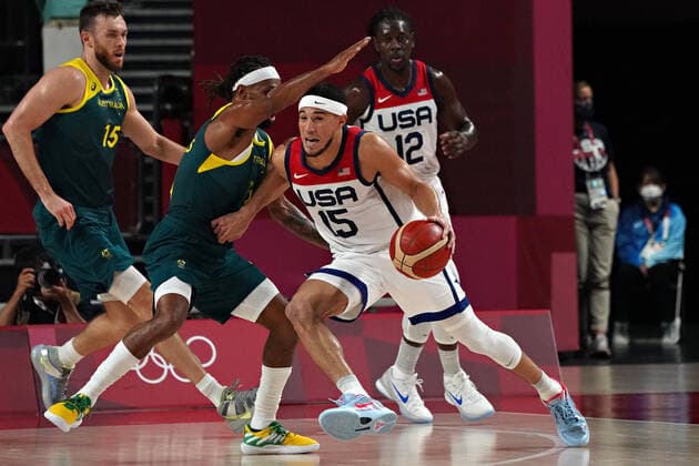 United States guard Devin Booker 15, dribbles around Australia point guard Patty Mills 5, during the Men s Basketball semi-final at the Tokyo Olympic Games, Olympische Spiele, Olympia, OS in Tokyo, Japan, on Thursday, August 5, 2021. The United States beat Australia 97-78.  OLY20210805208 RICHARDxELLIS