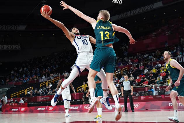 United States small forward Jayson Tatum 10, takes a shot against Australia centre Jock Landale 13, during the Men s Basketball semi-final at the Tokyo Olympic Games, Olympische Spiele, Olympia, OS in Tokyo, Japan, on Thursday, August 5, 2021. The United States beat Australia 97-78.  OLY20210805225 RICHARDxELLIS