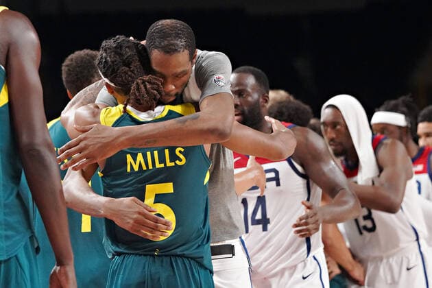United States forward Kevin Durant 7, embraces Australia point guard Patty Mills 5, after the USA beat Australian in the Men s Basketball semi-final at the Tokyo Olympic Games, Olympische Spiele, Olympia, OS in Tokyo, Japan, on Thursday, August 5, 2021. The United States beat Australia 97-78.  OLY20210805228 RICHARDxELLIS